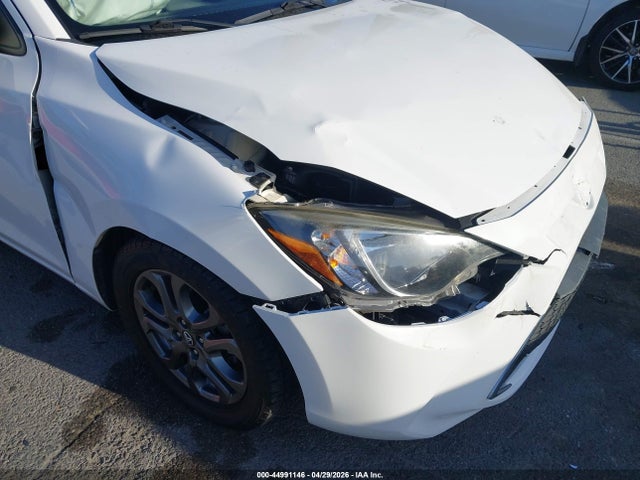 Toyota Yaris Le