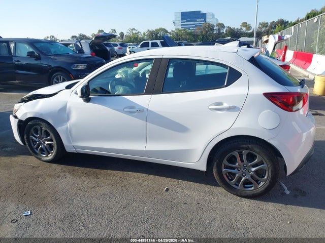 Toyota Yaris Le