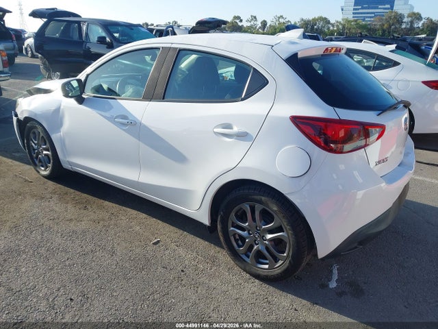 Toyota Yaris Le