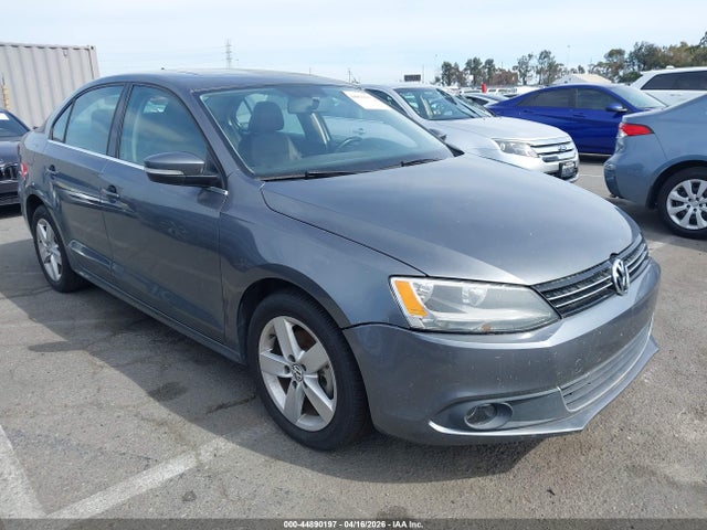 Salvage Volkswagen Jetta Image