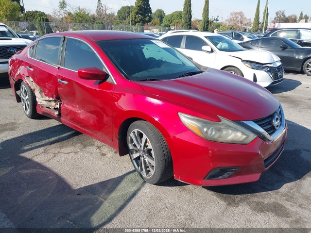 Salvage Nissan Altima Image