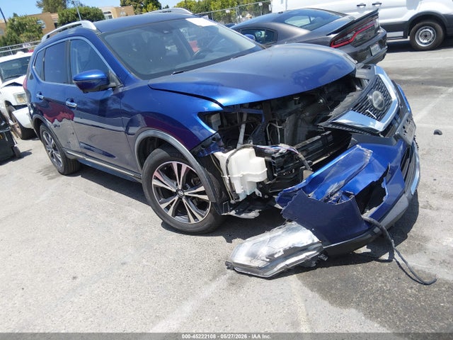 Salvage Nissan Rogue Image