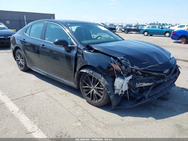 Salvage Toyota Camry Image