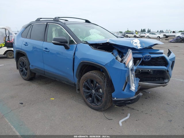 Salvage Toyota RAV4 Image