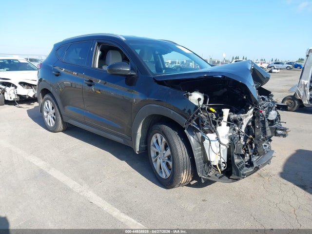 Salvage Hyundai TUCSON Image