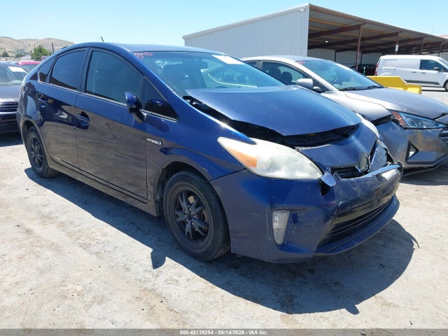 Salvage Toyota Prius Image
