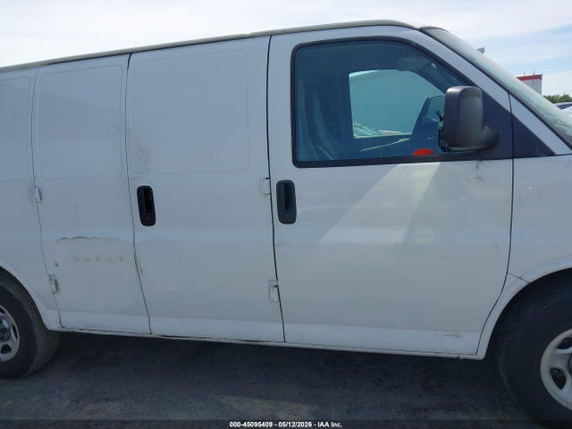 GMC Savana Standard