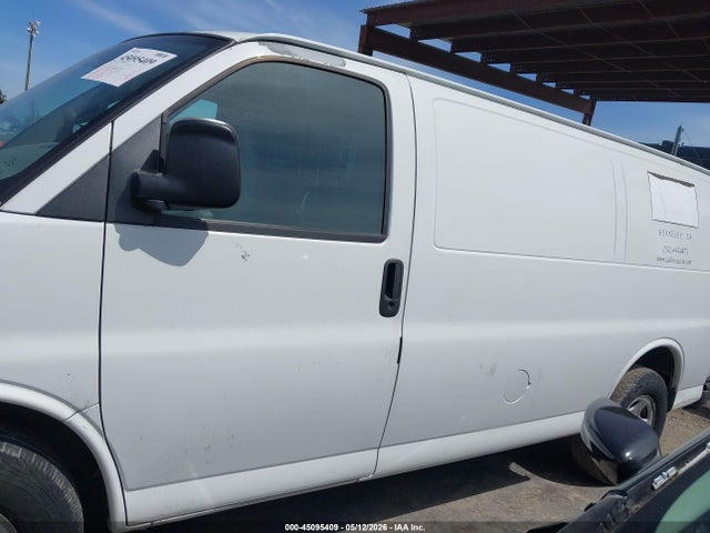 GMC Savana Standard
