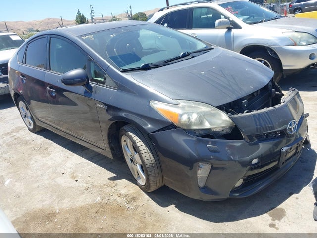 Salvage Toyota Prius Image