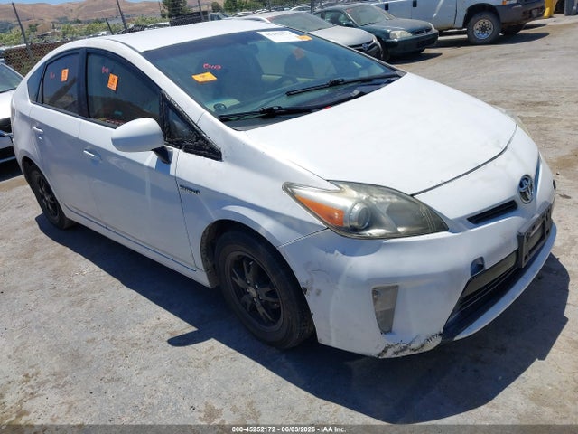 Salvage Toyota Prius Image