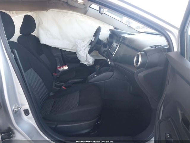Nissan Versa 1.6 S