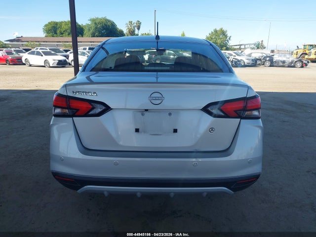 Nissan Versa 1.6 S