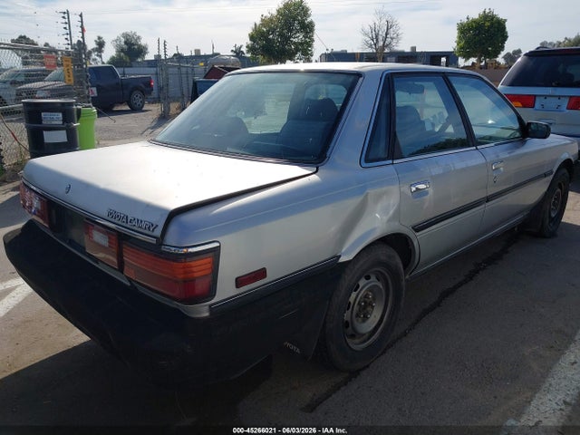 Toyota Camry Dlx