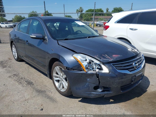 Salvage Nissan Altima Image