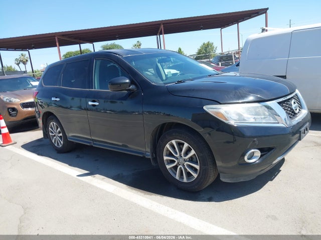Salvage Nissan Pathfinder Image
