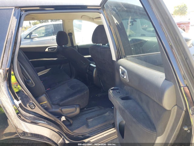 Nissan Pathfinder S