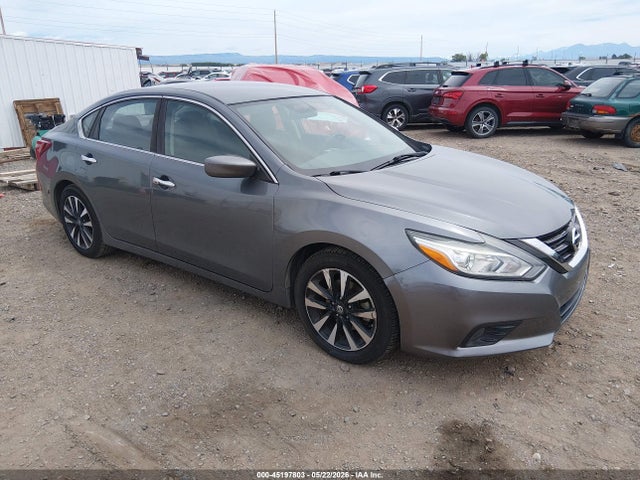 Salvage Nissan Altima Image