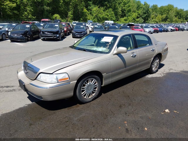 Lincoln Towncar Signature Limited