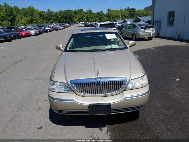 Lincoln Towncar Signature Limited