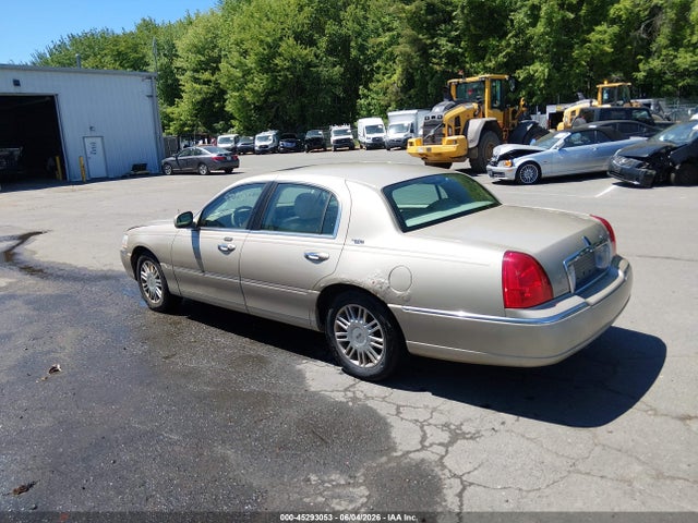 Lincoln Towncar Signature Limited