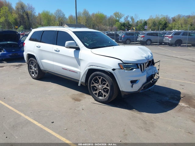 Salvage Jeep Grand Cherokee Image