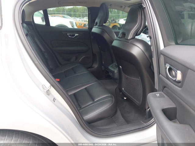 Volvo S60 B5 Plus Dark Theme
