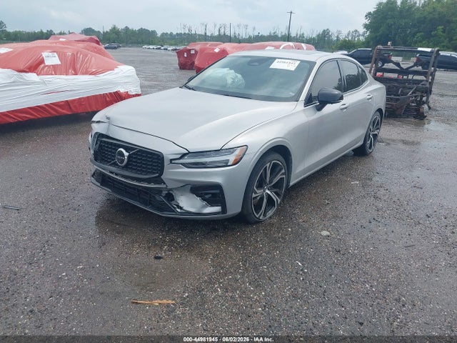 Volvo S60 B5 Plus Dark Theme