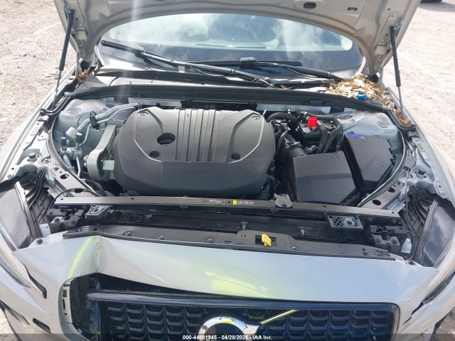 Volvo S60 B5 Plus Dark Theme