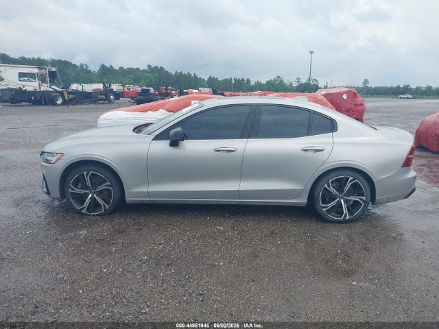 Volvo S60 B5 Plus Dark Theme
