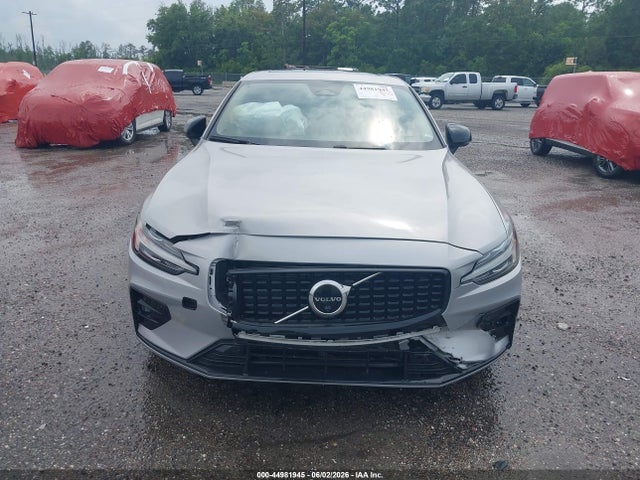 Volvo S60 B5 Plus Dark Theme