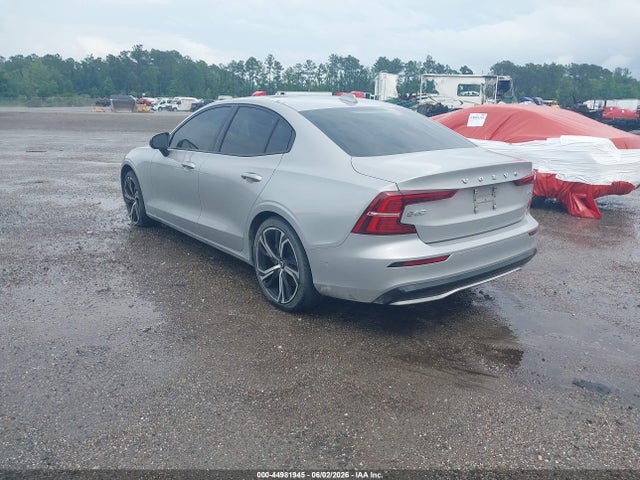 Volvo S60 B5 Plus Dark Theme