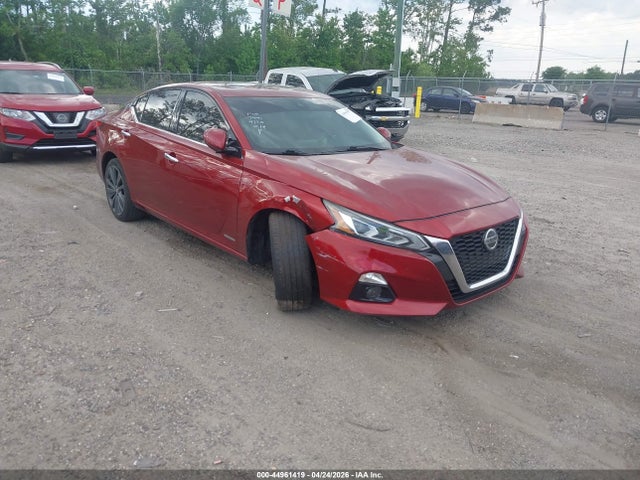 Salvage Nissan Altima Image