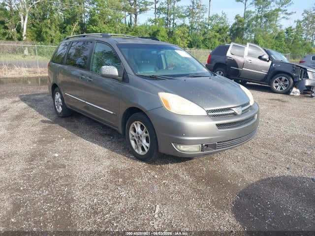 Salvage Toyota Sienna Image