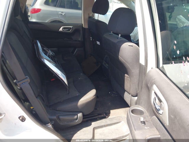 Nissan Pathfinder Sv