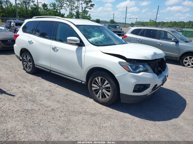 Salvage Nissan Pathfinder Image