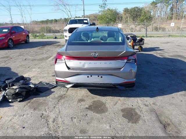 Hyundai ELANTRA Sel