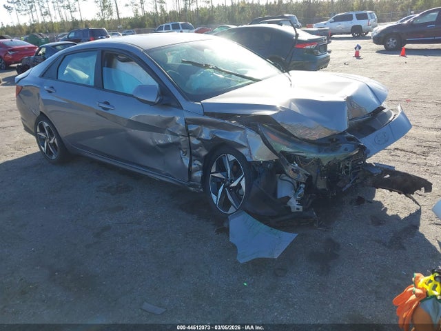 Salvage Hyundai ELANTRA Image