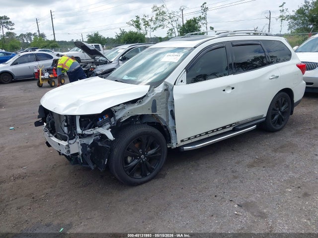 Nissan Pathfinder Platinum