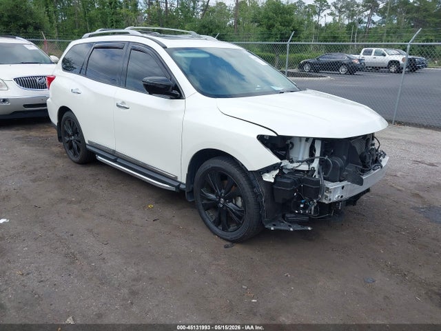 Salvage Nissan Pathfinder Image