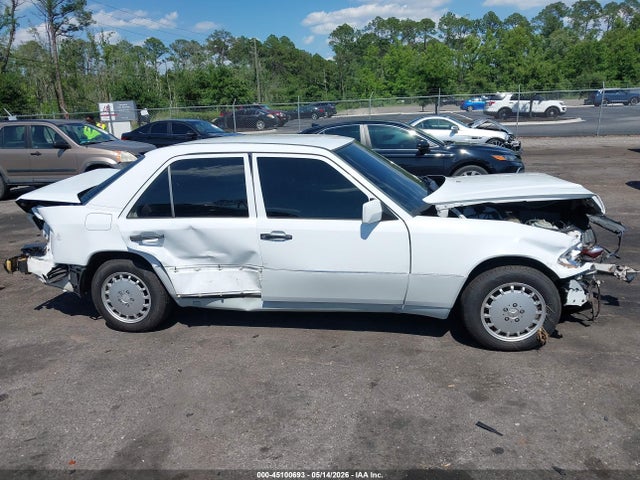 Mercedes-Benz 300 E