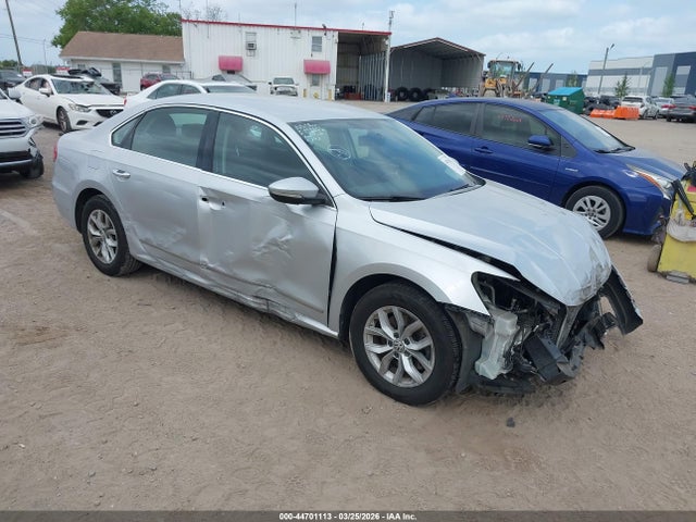 Salvage Volkswagen Passat Image
