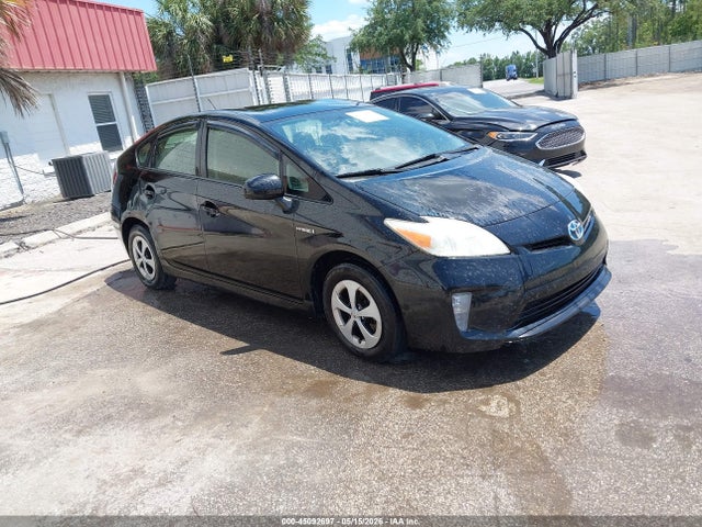 Salvage Toyota Prius Image