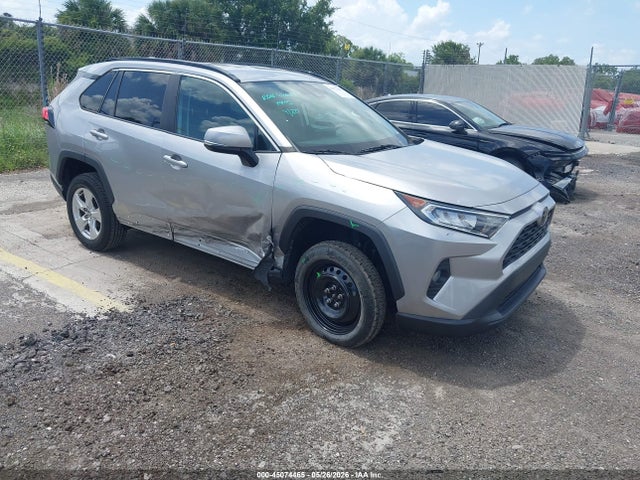 Salvage Toyota RAV4 Image