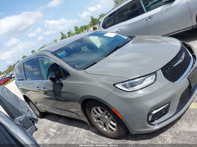 Chrysler Pacifica Select
