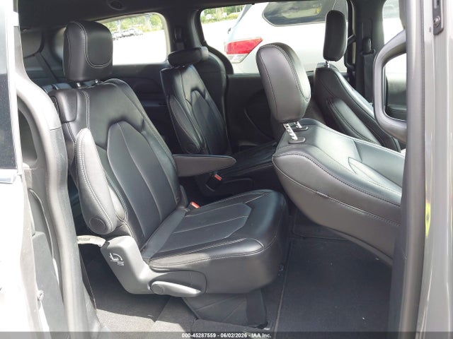 Chrysler Pacifica Select
