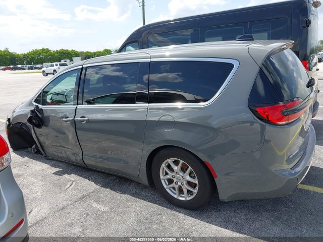 Chrysler Pacifica Select