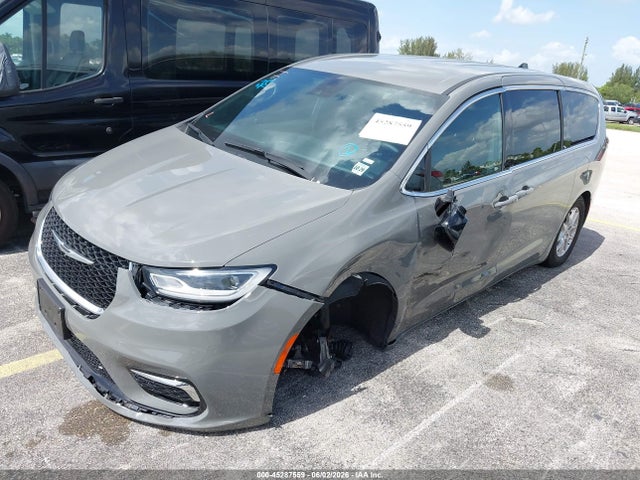 Chrysler Pacifica Select