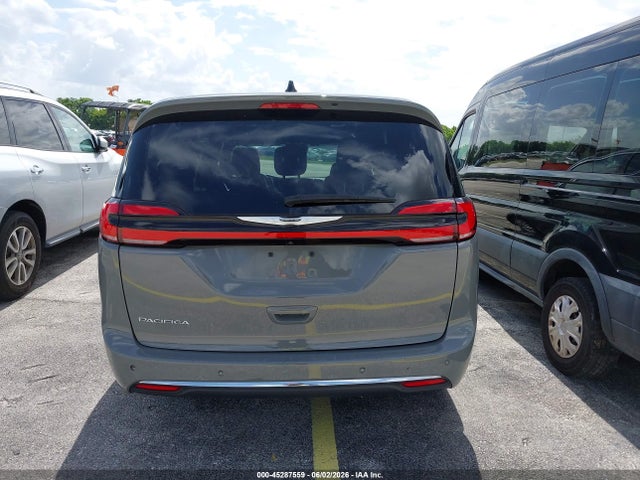Chrysler Pacifica Select