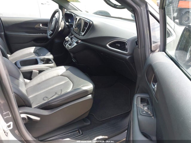 Chrysler Pacifica Select