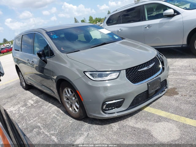 Salvage Chrysler Pacifica Image